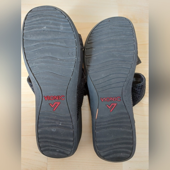 Vionic Rio Black Sandals - Picture 6 of 6